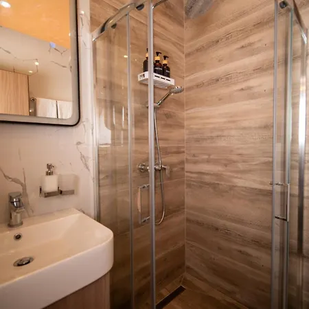 Sm Exclusive * Visoko